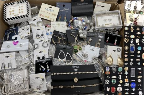 50 pcs Wholesale Liquidation Jewelry Lots -Every case is different